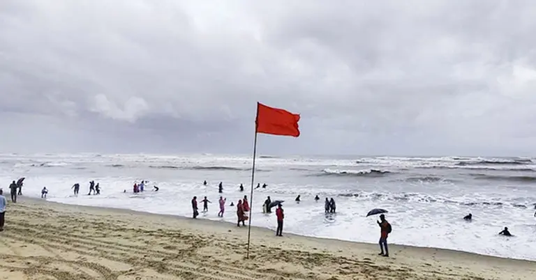 বঙ্গোপসাগরে লঘুচাপ, সমুদ্রবন্দরে ৩ নম্বর সতর্ক সংকেত